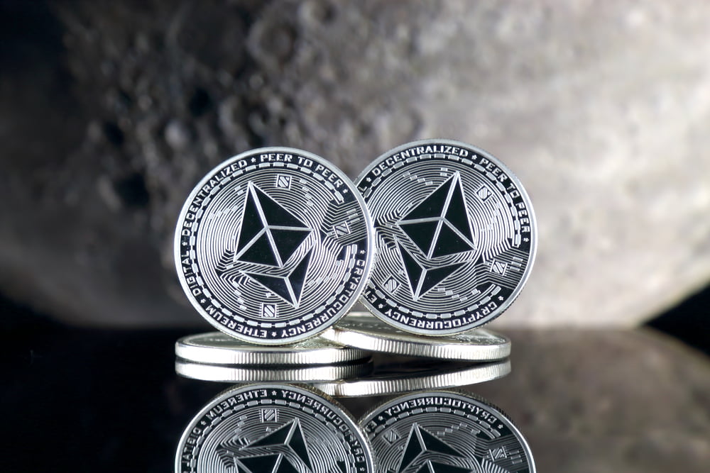 Ethereum (Eth) Price Hits Record High Above $3,400 / Analyst Explains Why Ethereum (ETH) Could Hit $5,000 in 2021 - Eth is trading above $4,000 for the first time.