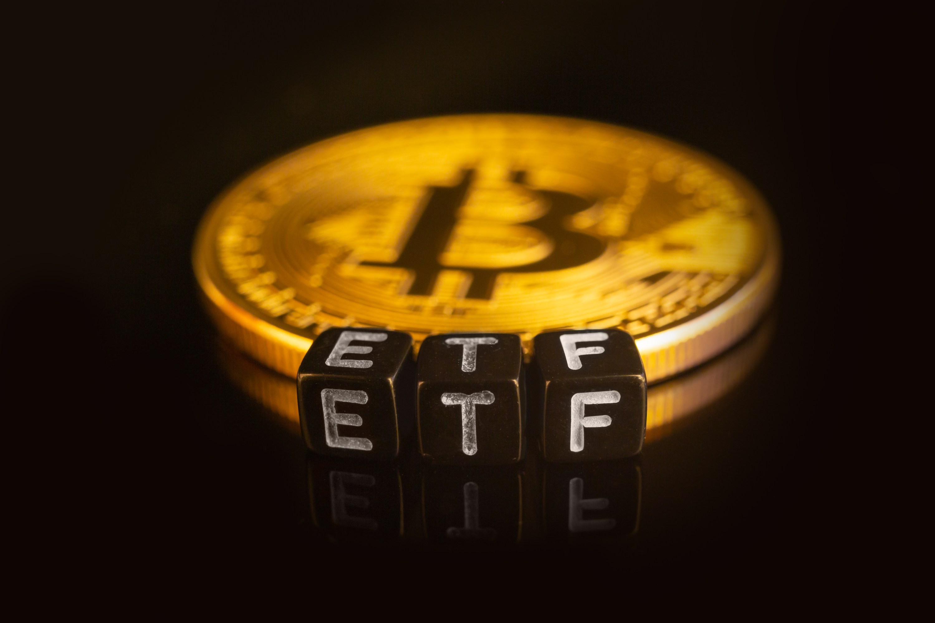 Крипто etf. Первый спотовый биткоин-ETF. ETF Coin. Знак биткоина картинки. Спотовая торговля криптовалютами.