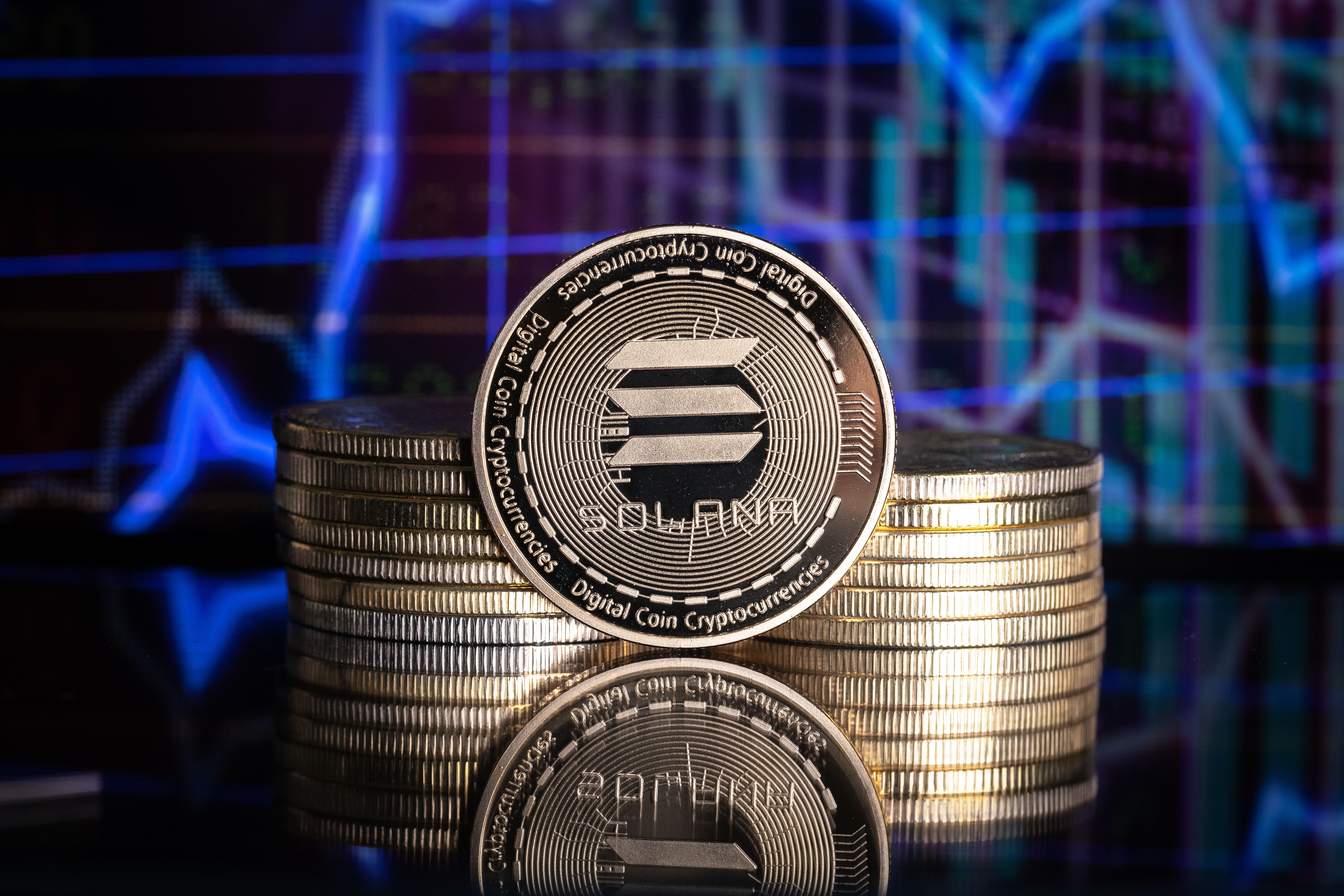 Solana, Ethereum Attract Traders Amid Bitcoin Open Interest Plunge