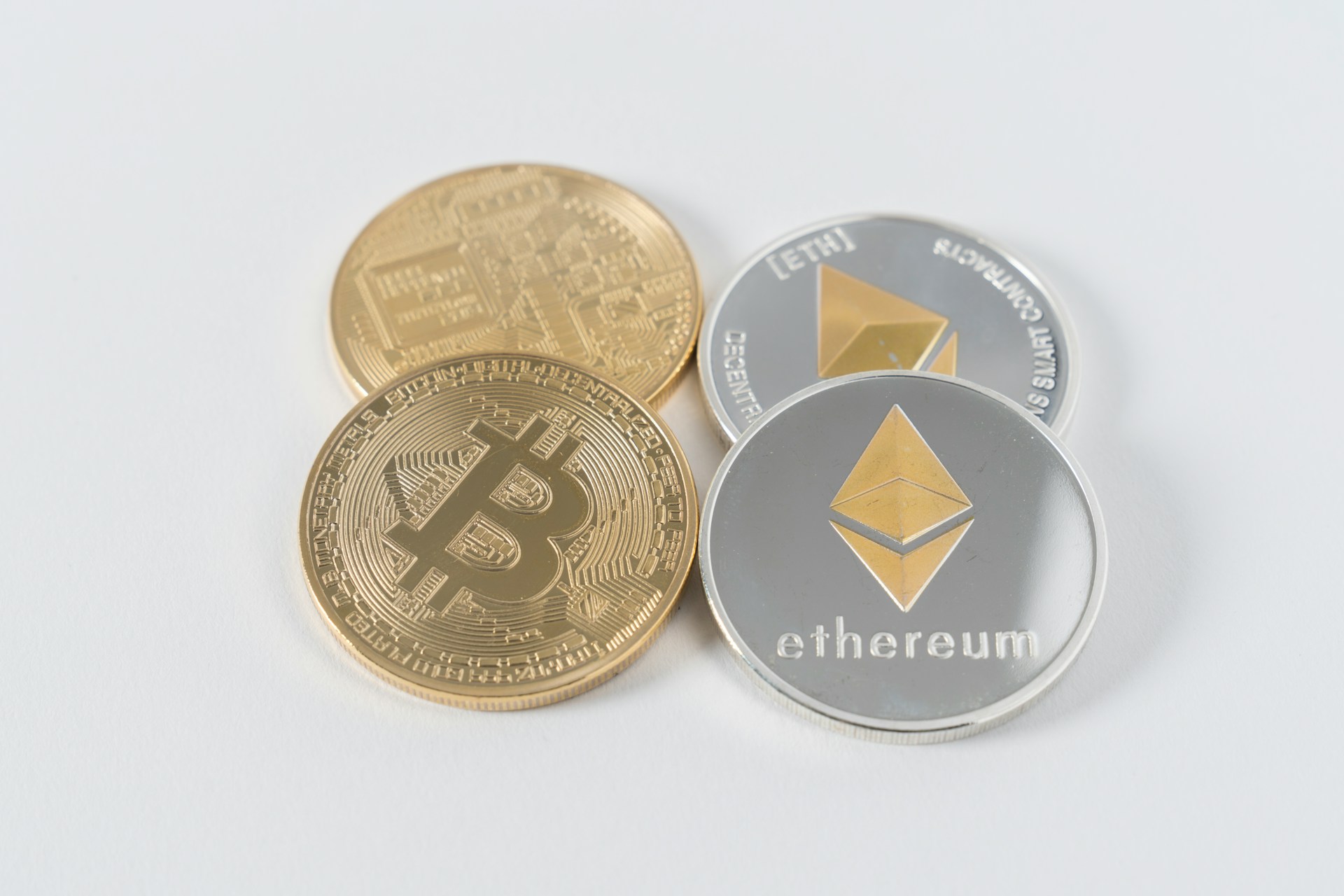 Ethereum-Bitcoin Ratio Breaks 0.04 Barrier: Could Altcoins Be At Risk?