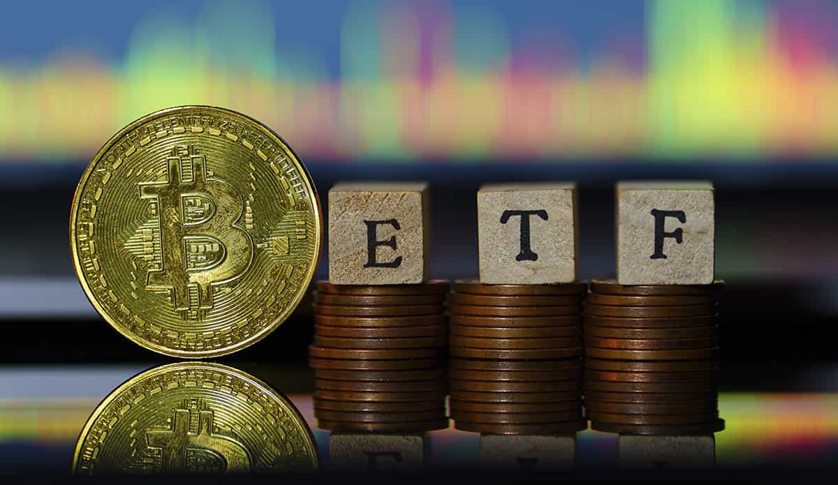 US Spot Bitcoin ETFs Open Q4 2024 With $300 Million Weekly Outflows  Details