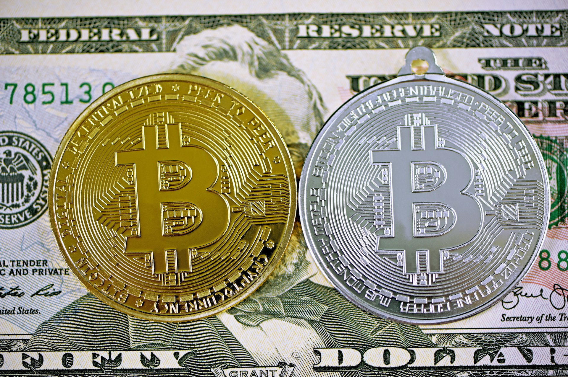 Bitcoin To 0,000 By February 2025? Analyst Explains Why – BitRss – Crypto World News