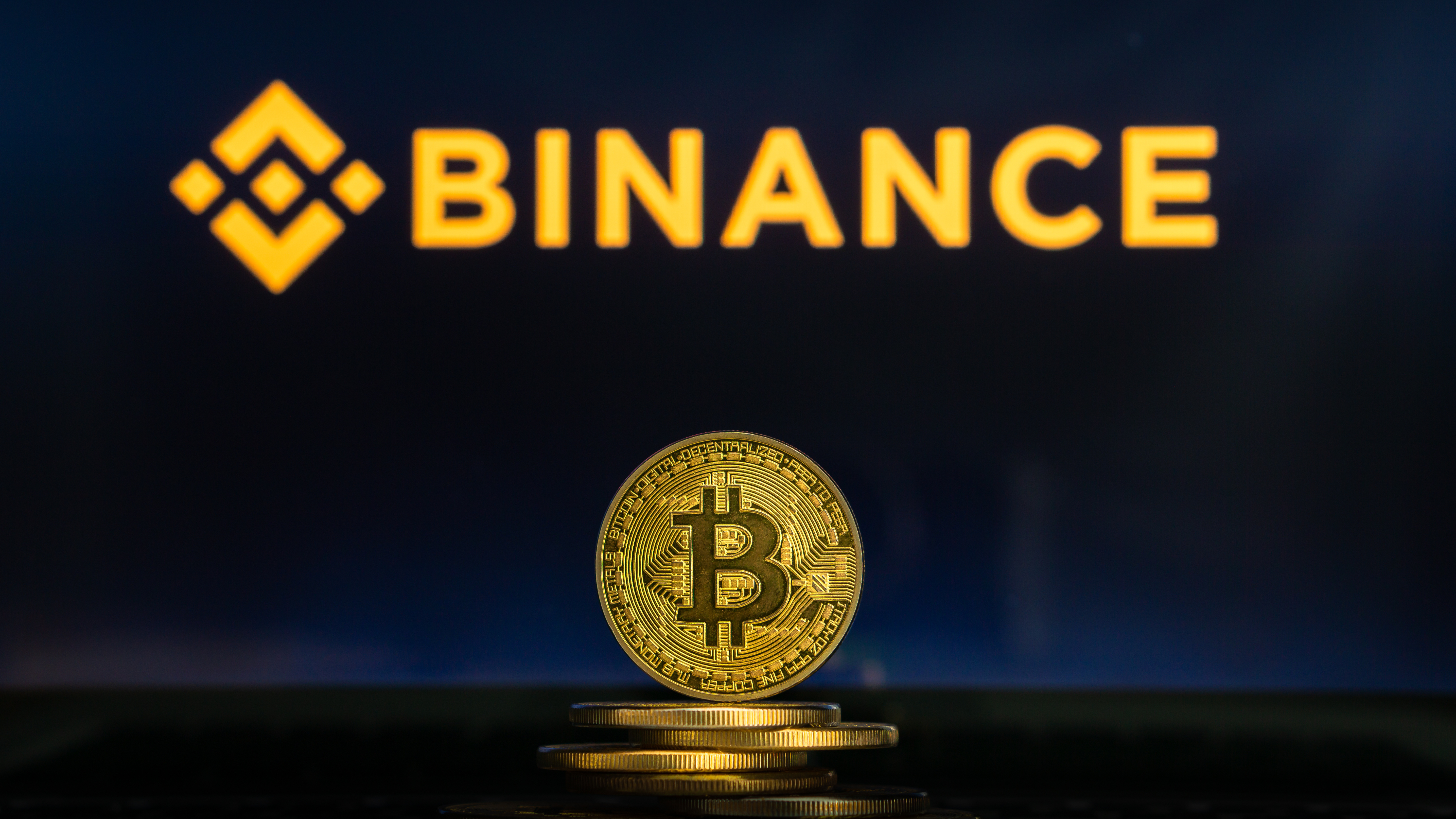 BNB koers bullish, stijgende DeFi volumes ondersteunen rally – welke crypto vandaag kopen?